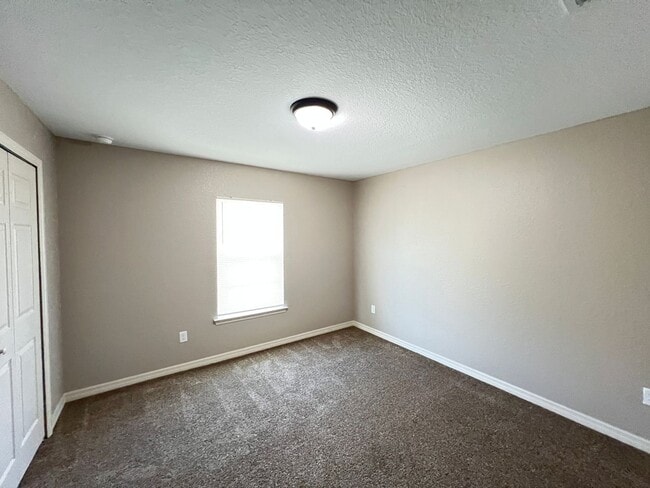 Building Photo - Beautiful 3 Bedroom, 2 Bathroom Home in Ocala!!