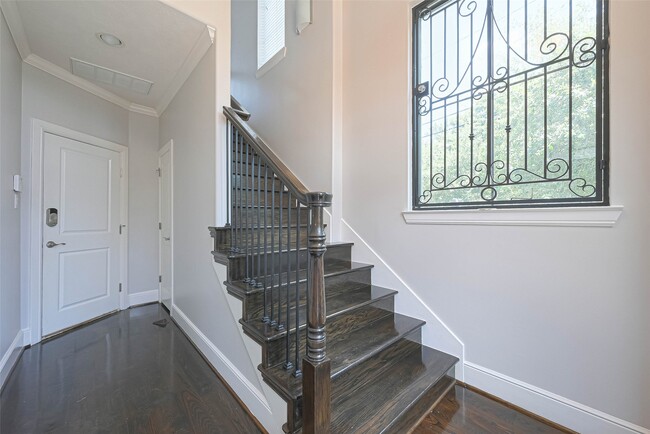 Building Photo - 1739 Oakdale St