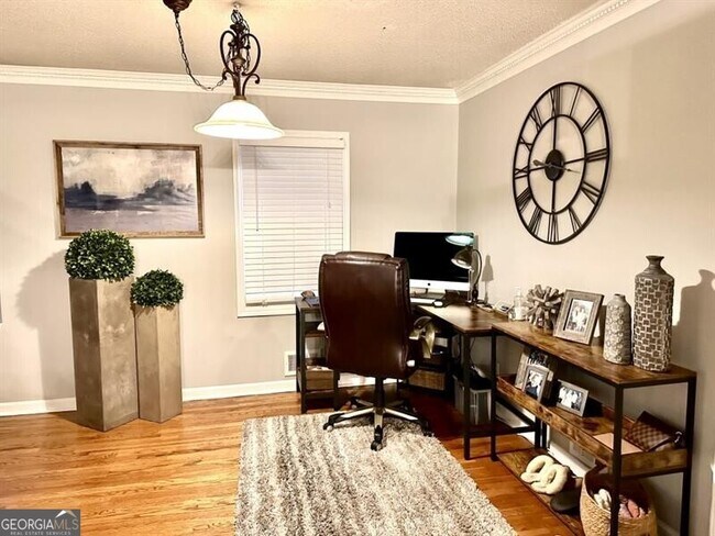 Building Photo - 2805 Pine Hill Dr