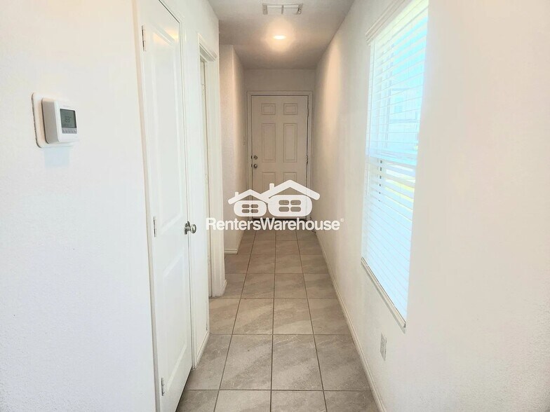 Building Photo - 131 Plumcove Dr