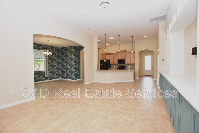 Building Photo - 5632 Aral Dr