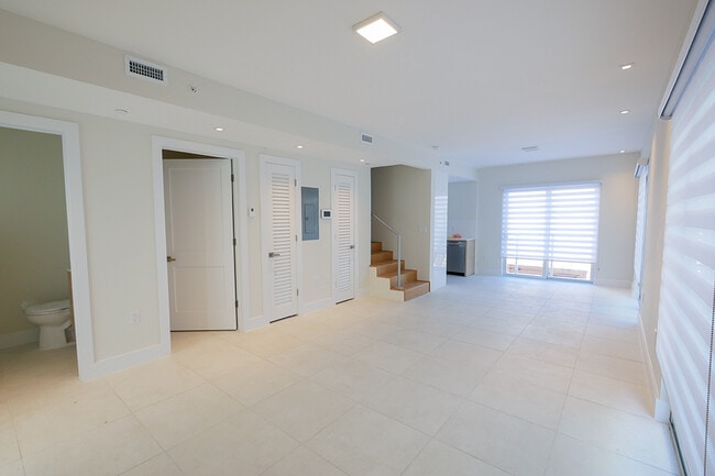 Building Photo - Jefferson Palms - Miami beach