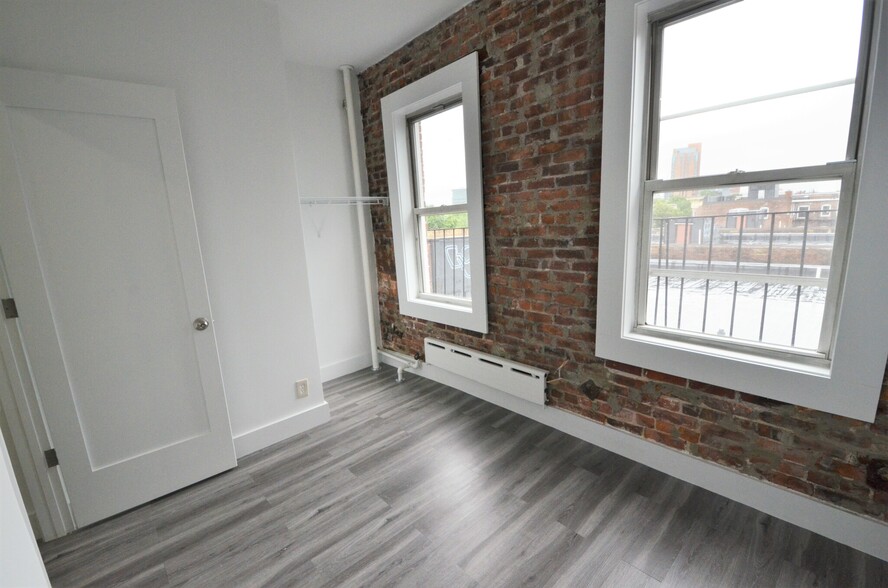 Building Photo - 80 Kilmarnock St