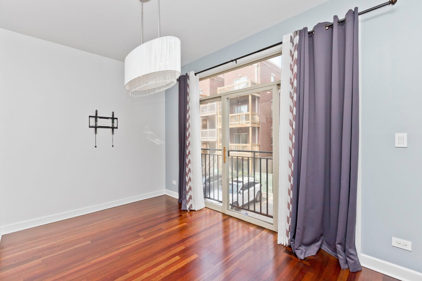 Building Photo - 1332 N Burling St