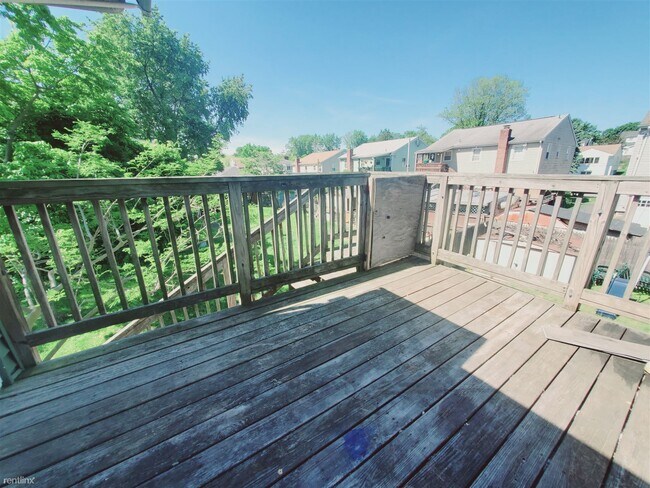 Building Photo - 3 br, 1 bath Condo - 27 Silver St Apt 2