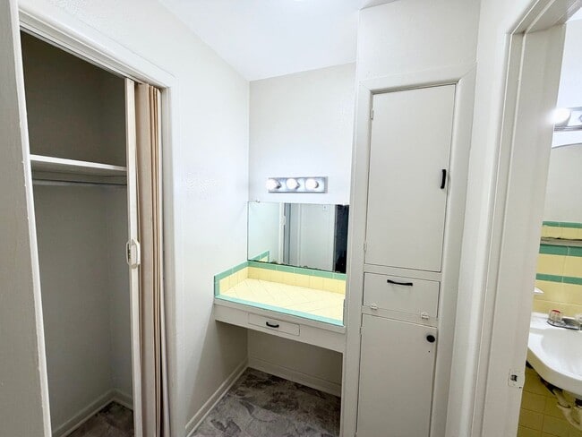 Building Photo - Beautiful 1 bedroom duplex in the heart of it all.