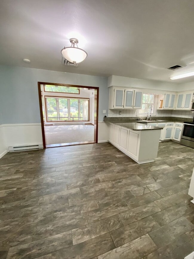 Building Photo - Beautiful Elizabeth River Home
