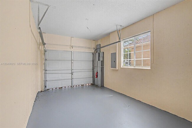 Building Photo - 15339 SW 32nd Terrace