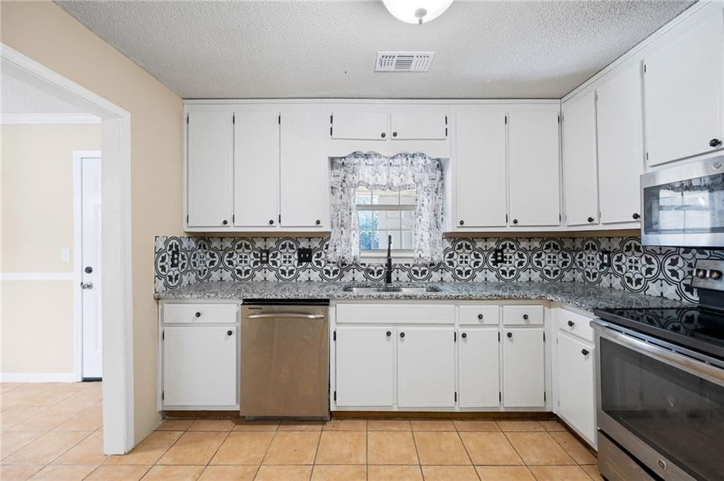 Building Photo - 2898 Lakemont Dr SW