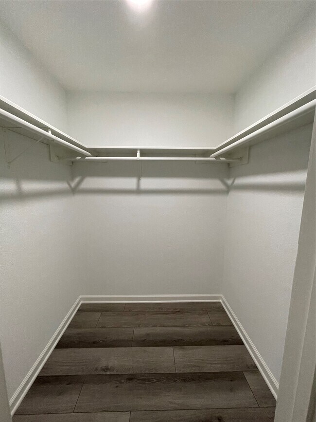 Building Photo - 2120 Wilcrest Dr