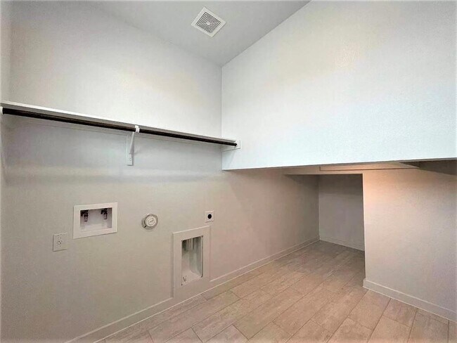Building Photo - 604 Bridle Creek Dr