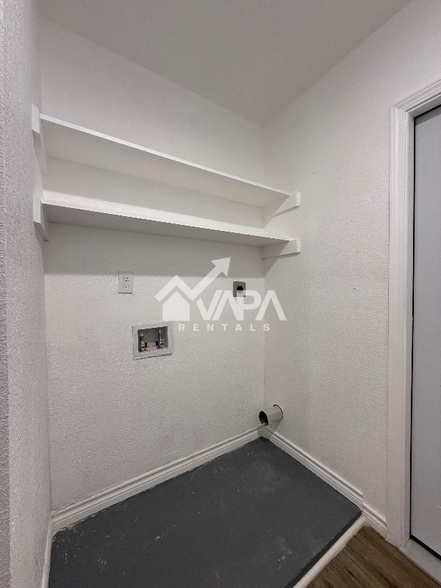 Building Photo - 13535 Coleridge St