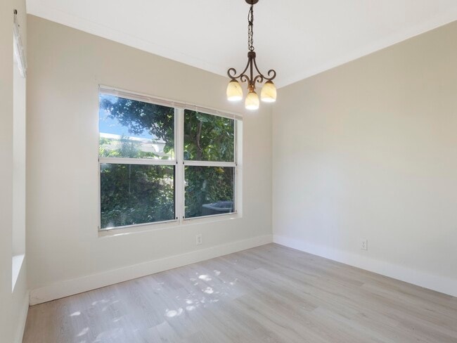 Building Photo - 316 Talia Cir