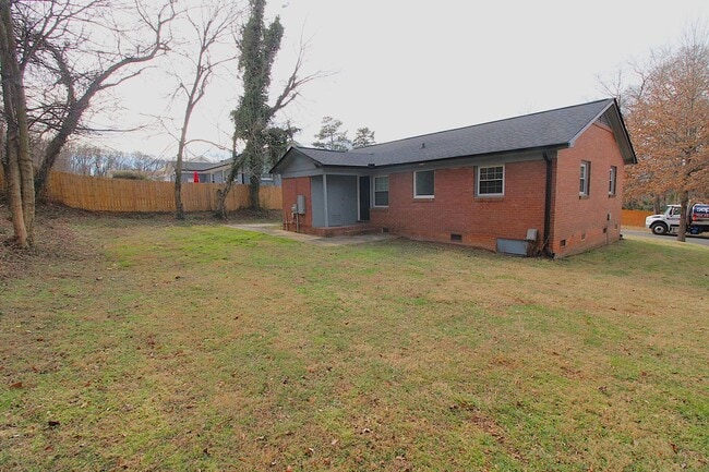 Building Photo - Freshly Updated 3-Bedroom Ranch with New Carpet & Paint