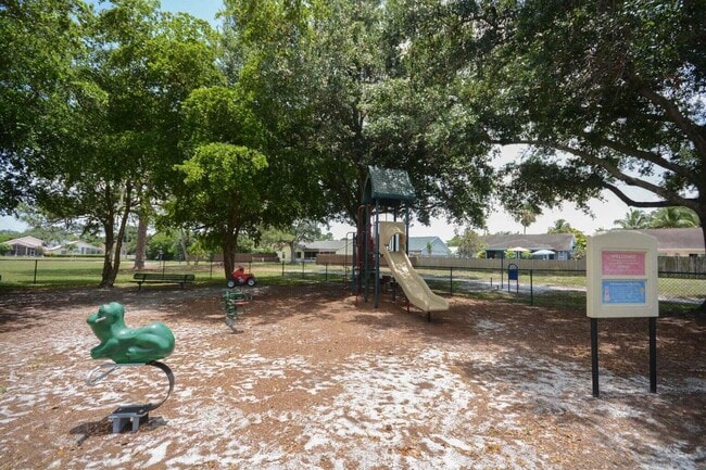 Building Photo - 122 Sherwood Cir