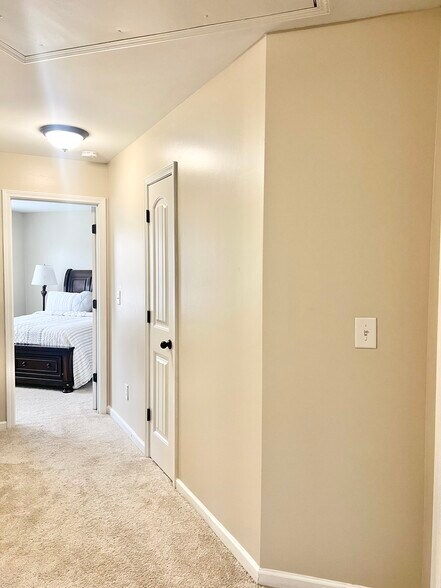 Building Photo - 31 White Pine Way