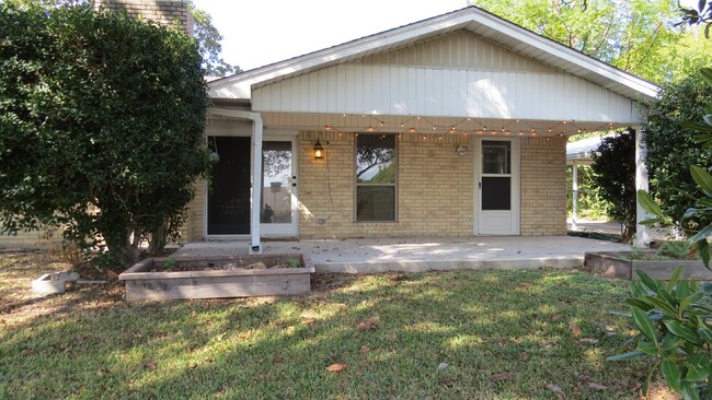 Building Photo - Renovated Harker Heights Gem – Stylish Liv...