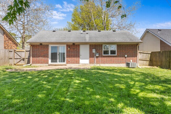 Building Photo - 1576 Springfield Dr