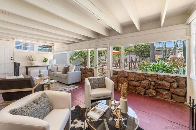 Building Photo - 3637 Hyacinth Dr