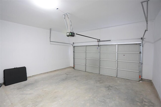 Building Photo - 10213 Ashville Dr