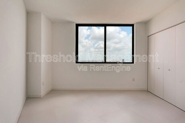 Building Photo - 501 NE 31st St