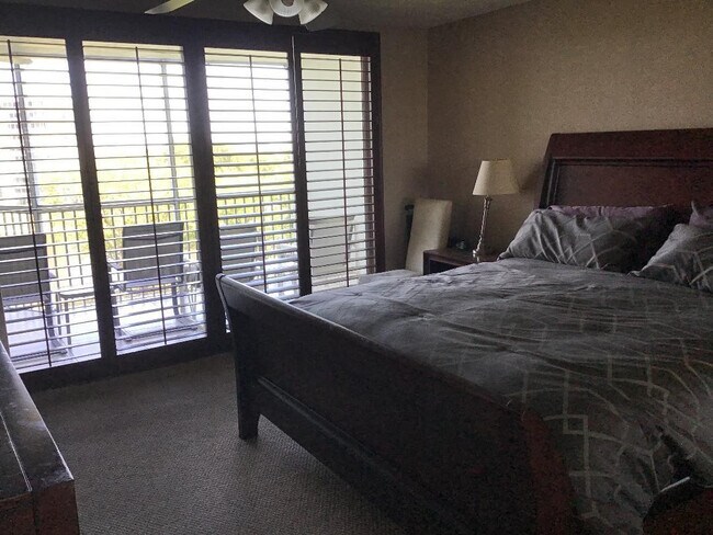 Building Photo - 2940 N Course Dr