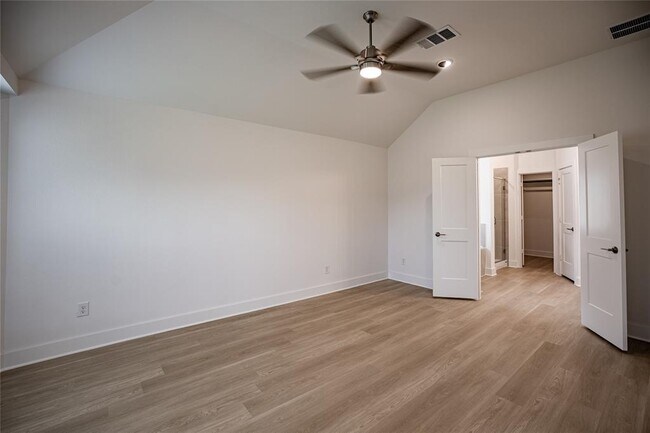 Building Photo - 8622 Sun Coral Dr