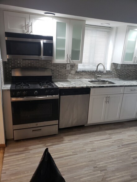 Building Photo - 24 Littlefield Ave