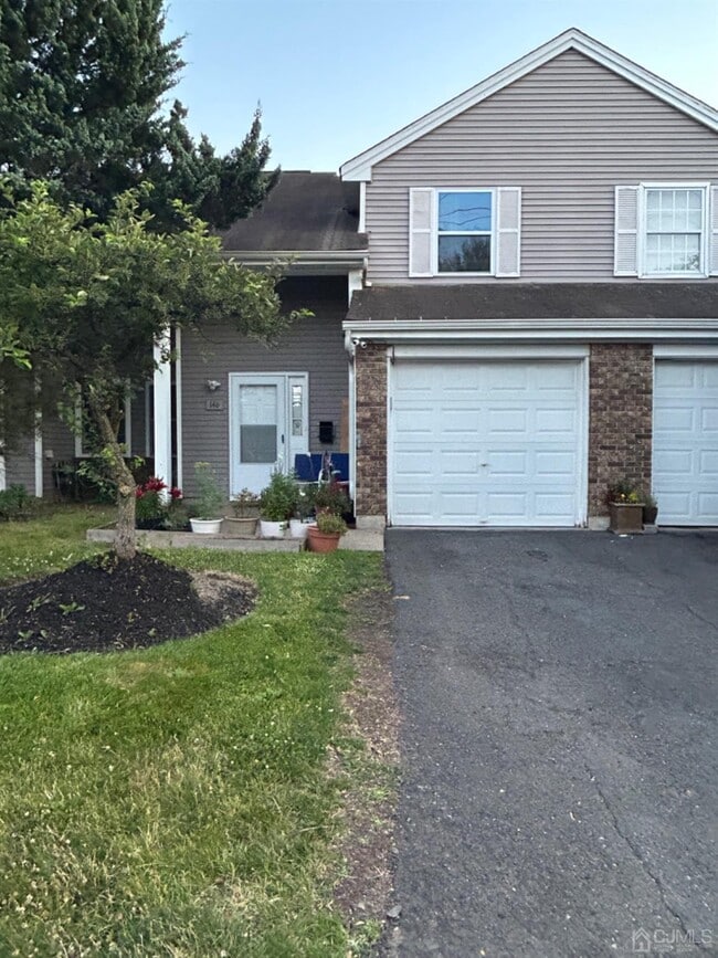 Building Photo - 146 Sandford St