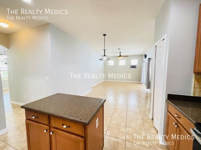 Building Photo - 2901 Wild Tamarind Blvd