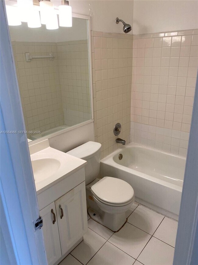 Building Photo - 3016 Coral Ridge Dr