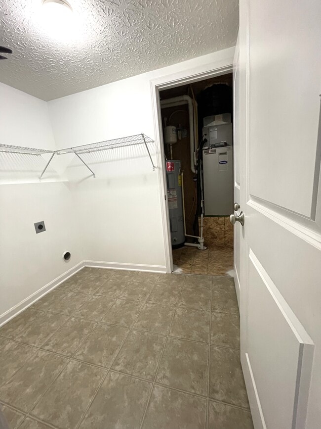 Building Photo - 1420 Bellow Falls Pl