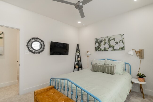 Building Photo - 719 Eleanor Ave