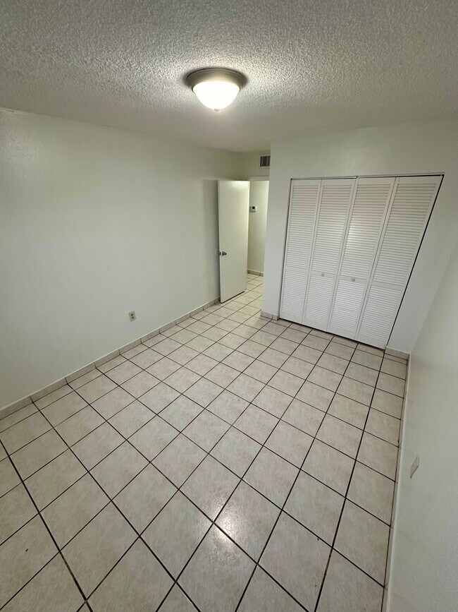 Building Photo - 6130 W 19th Ave