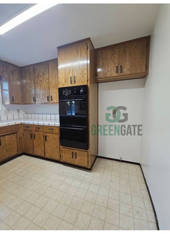 Building Photo - Beautiful 3 BEDROOM 2 BATH HOME IN MODESTO...