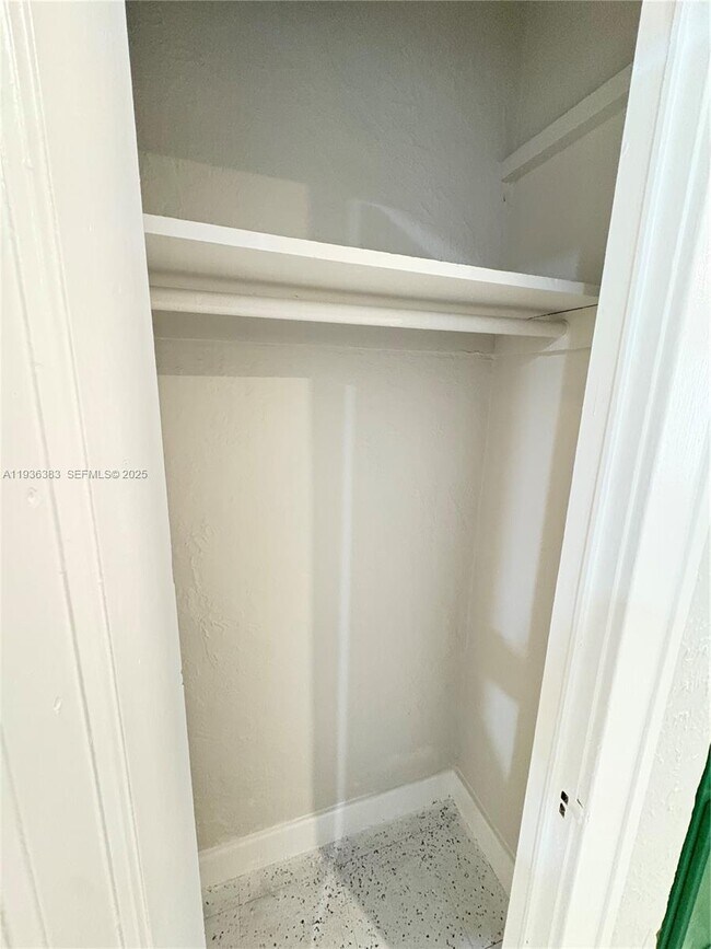 Building Photo - 1901 SW 9th St