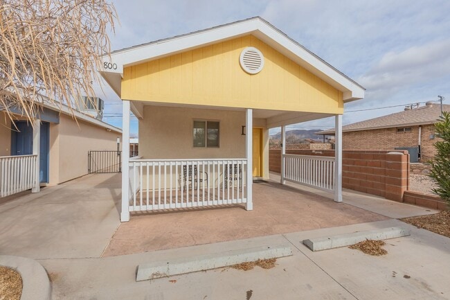 Building Photo - 800 Sherwood Dr