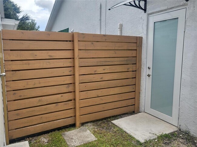 Building Photo - 5512 SW 57th Pl