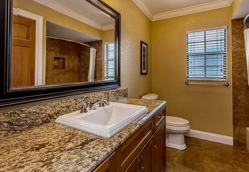 Building Photo - 2152 Palm Crest Dr