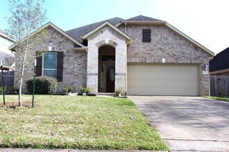 Building Photo - 2515 Golfcrest Dr