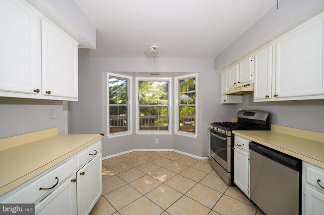 Building Photo - 115 Cascade Ct