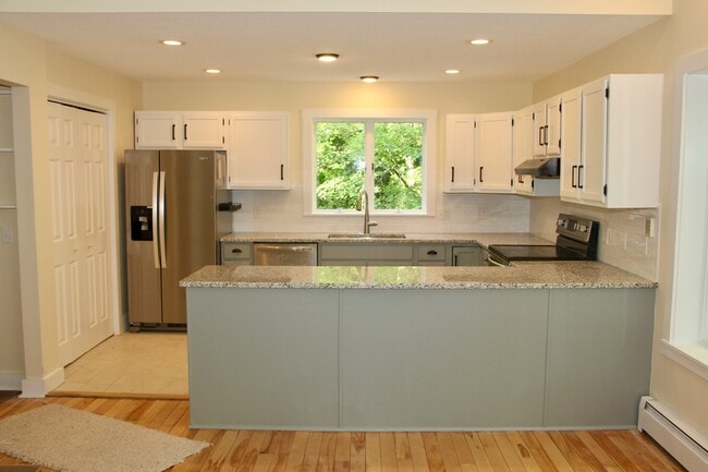 Building Photo - 202 N Ridge Run