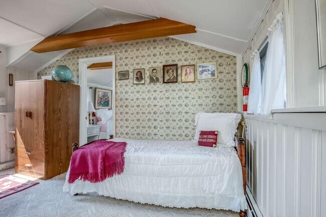 Building Photo - 6 Middle Rd