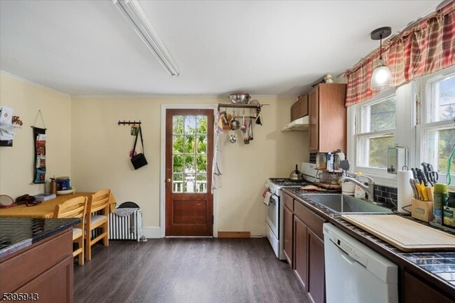 Building Photo - 21 Munson St