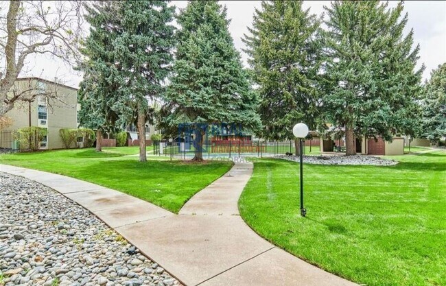 Building Photo - 2281 S Vaughn Way