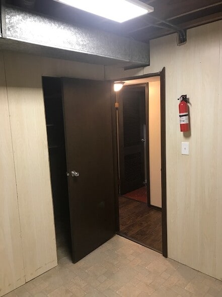 Storage Room, computer room, study room... Lots of outlets. - 512 Carlyle Ln