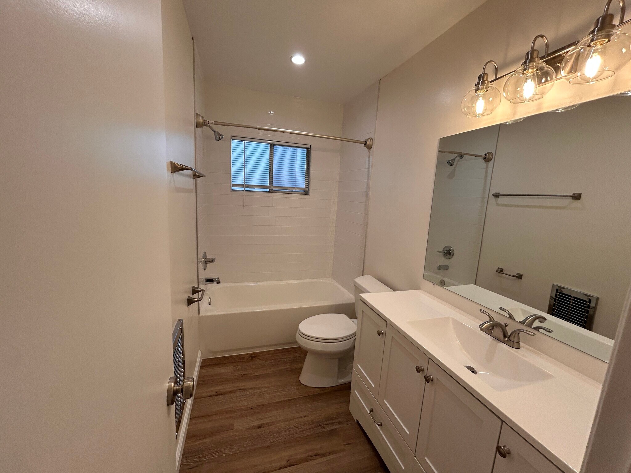 Building Photo - 701 S Osage Ave