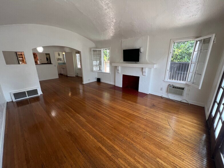 Building Photo - 533 N Alta Vista Blvd