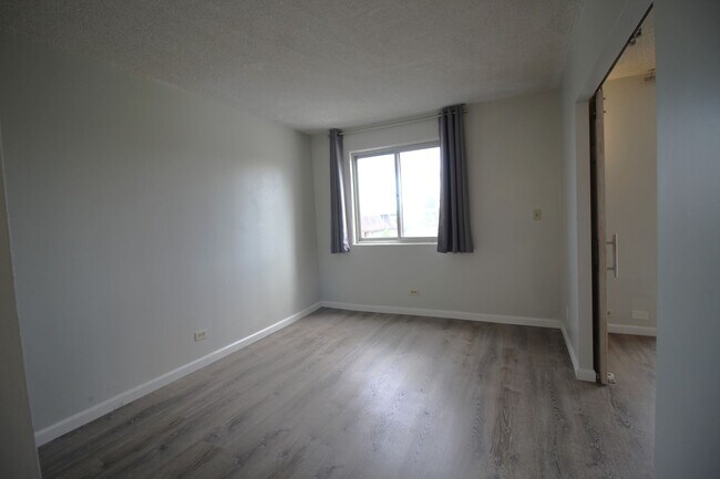 Building Photo - Beautifully upgraded 1 bedroom end unit!