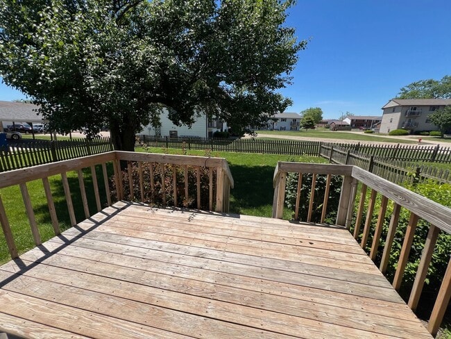 Building Photo - 2 Bedroom Townhome - Close to ISU Campus & Heartland